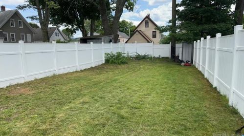 13 Murray St, Ansonia, CT 06401-2119