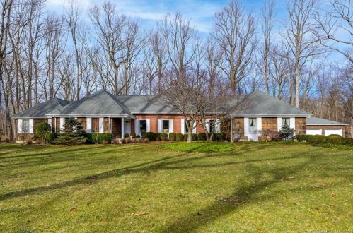165 Echo Hill Dr, Stamford, CT 06903-1015