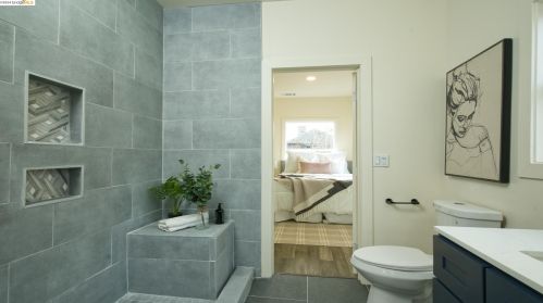 557 63 St, Oakland CA 94609-1244 exterior