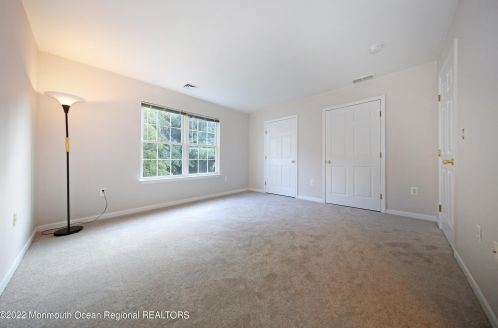 39 Shore Dr, Monmouth Hills NJ  07732-1027 exterior