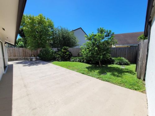 7106 103rd Pl, Miami, FL 33173-1377