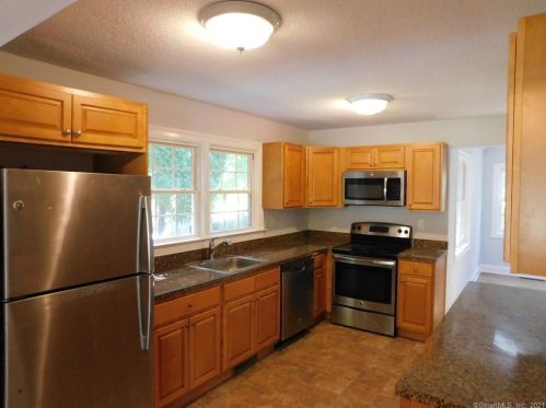 31 Linda Ave, Uncasville CT  06382-1722 exterior