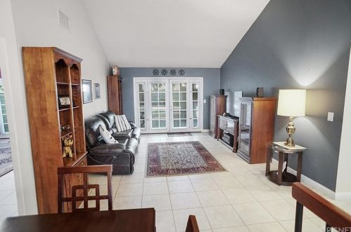 25581 Serena Dr, Santa Clarita, CA 91355-2242
