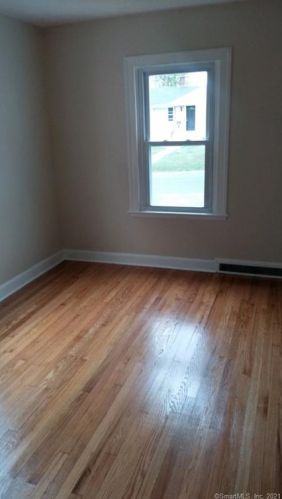 31 Hutchinson St, Waterbury CT  06708-4512 exterior