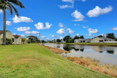 80 Paxford Ln, Boynton Beach, FL 33426-7627