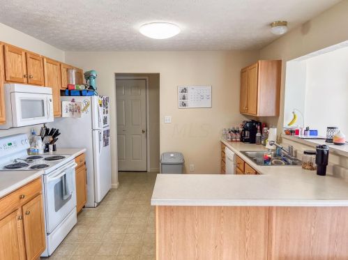 115 Springhouse Dr, Englewood OH  45322-8795 exterior