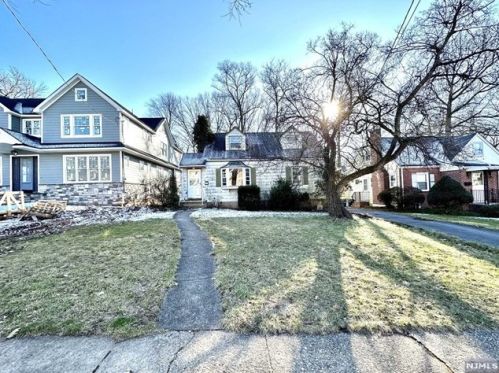 217 Wales Ave, River Edge, NJ 07661-1528