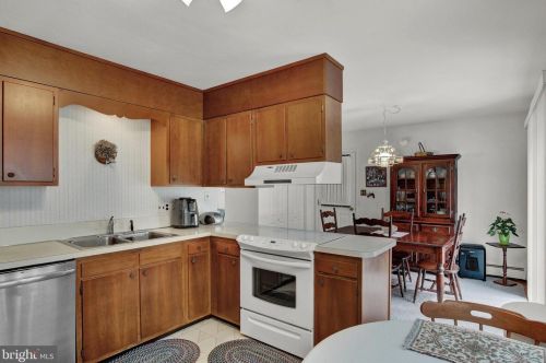 618 Grandview Ave, Camp Hill PA  17011-1816 exterior