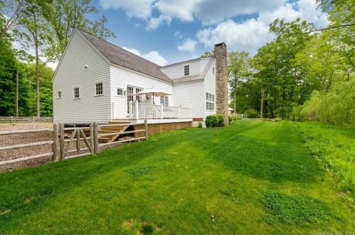 3 Old Kings Hwy, Norwalk CT  06850-1128 exterior