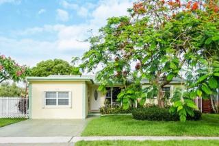 2125 14 Ter, Hollywood FL  33020-2521 exterior