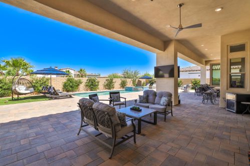 54885 Madagascar Way, La Quinta CA  92253-8077 exterior
