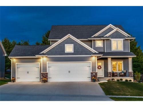 2923 Caspian Rd, Hiawatha, IA 52233-8005