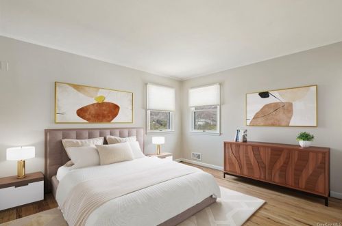 2810 Hedge St, Yorktown Hgts NY  10598-3039 exterior