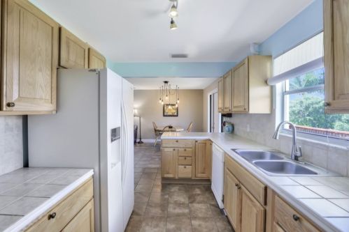 469 Hartley St, Marco Island FL  34145-2747 exterior