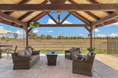 12647 Tokay Colony Rd, Lodi, CA 95240-9414