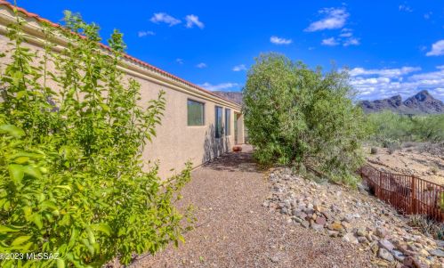 2001 Flying Q Ln, Tucson AZ  85713-6726 exterior