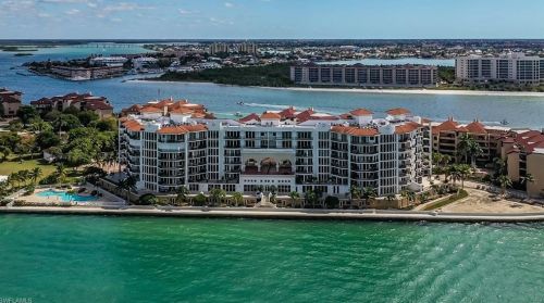 700 La Peninsula Blvd, Naples FL  34113-4039 exterior
