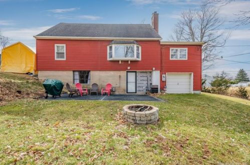 11 Peter Parley Row, Kensington CT  06037-3123 exterior