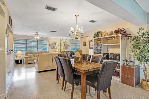 8490 10th St, Hollywood FL  33024-4939 exterior