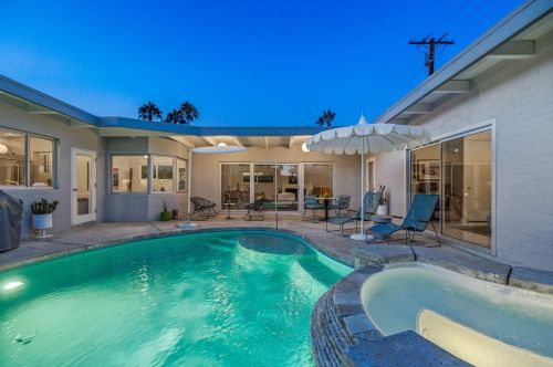 610 Hermosa Dr, Palm Springs CA  92262-6112 exterior