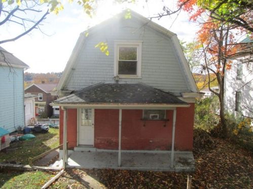 923 Gaskill Ave, Jeannette, PA 15644-3305