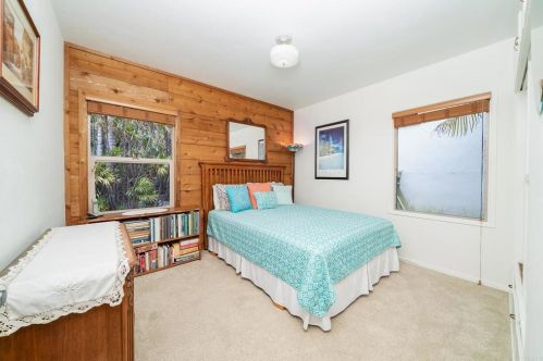 4438 Pescadero Ave, San Diego CA 92107-3629 exterior