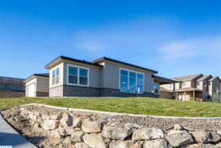 5955 37 Pl, Kennewick WA  99338-2326 exterior