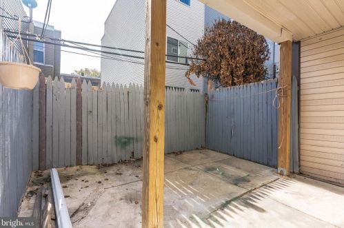 2022 Manton St, Philadelphia PA  19146-4328 exterior