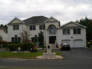 764 Lake Dr, Lakewood, NJ 08701-3031