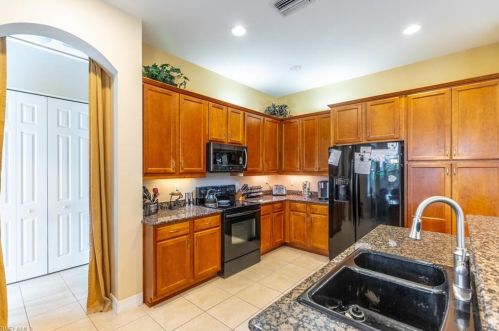2001 Isla De Palma Cir, Naples, FL 34119-3405