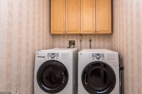 30 Surrey Ln, Flemington NJ  08822-1588 exterior