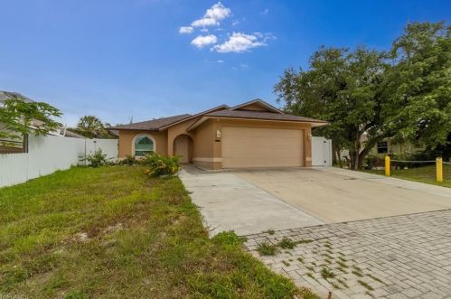 11652 Saunders Ave, Bonita Springs, FL 34135-5989