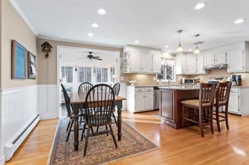 11 Matthew Ln, Mansfield MA 02048-3254 exterior