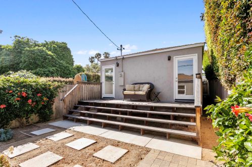 1455 Chalcedony St, San Diego CA 92109-2126 exterior