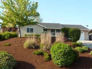 570 Parkway Dr, Winston, OR 97496-9584