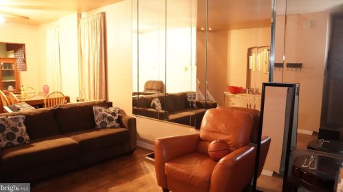 815 8th St, Camden, NJ 08102-1811