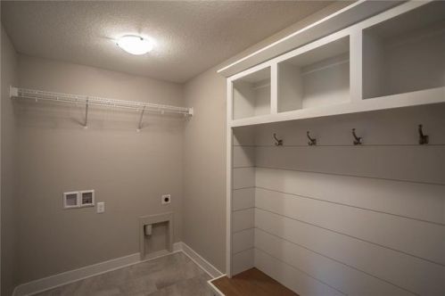 1306 9th St, Indianola, IA 50125-4811