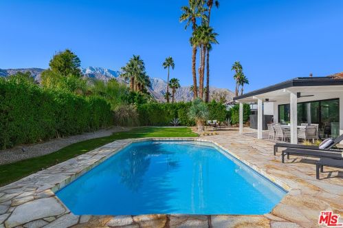 1055 Louise Dr, Palm Springs CA  92262-3241 exterior