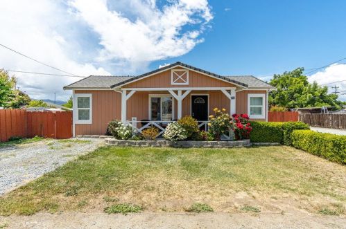 840 El Toro Dr, Hollister, CA 95023-5122
