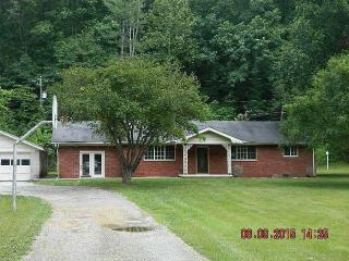 2328 Straight Creek Rd, Ashland, KY 41102-8036