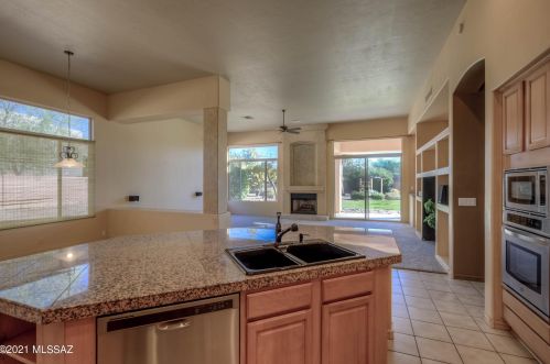 2570 Castle Rock Dr, Tucson AZ exterior