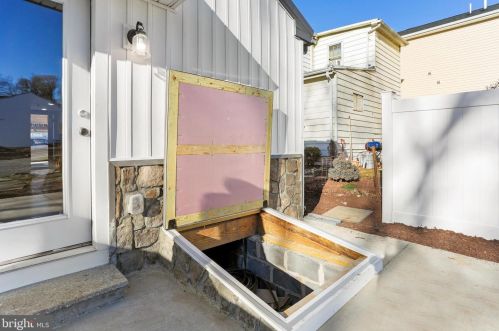 429 Lawrence St, Charles Town WV  25414-1552 exterior