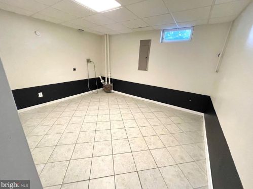 32 Pin Oak Dr, Dover DE  19904-2373 exterior