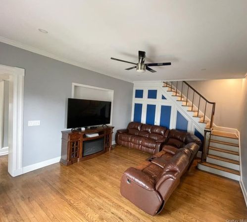 2 Linden Pl, Middletown NY  10940-4824 exterior