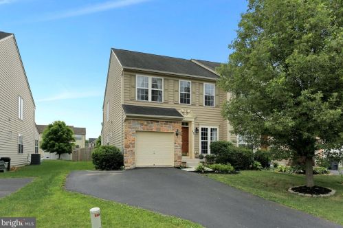 302 Maple Dr, Hanover PA 17331-9417 exterior
