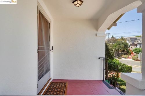 707 Cleveland St, Oakland, CA 94606-1513