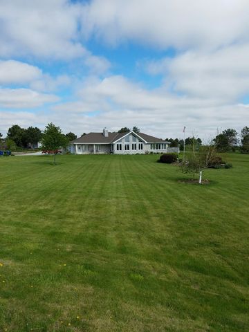 35836 Church Rd, Louisville, NE 68037-3027