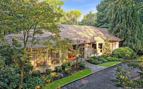 44 Glendale Dr, Muttontown, NY 11771-4102