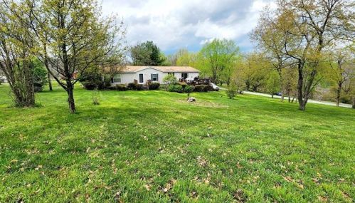 21 Vista Ln, Finleyville, PA 15332-3819
