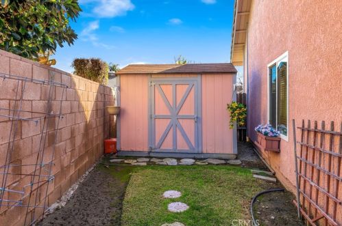 6736 Stonegate Dr, Chino CA  91710-6227 exterior